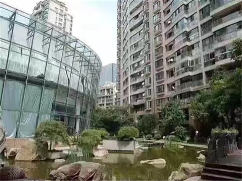 敷地内